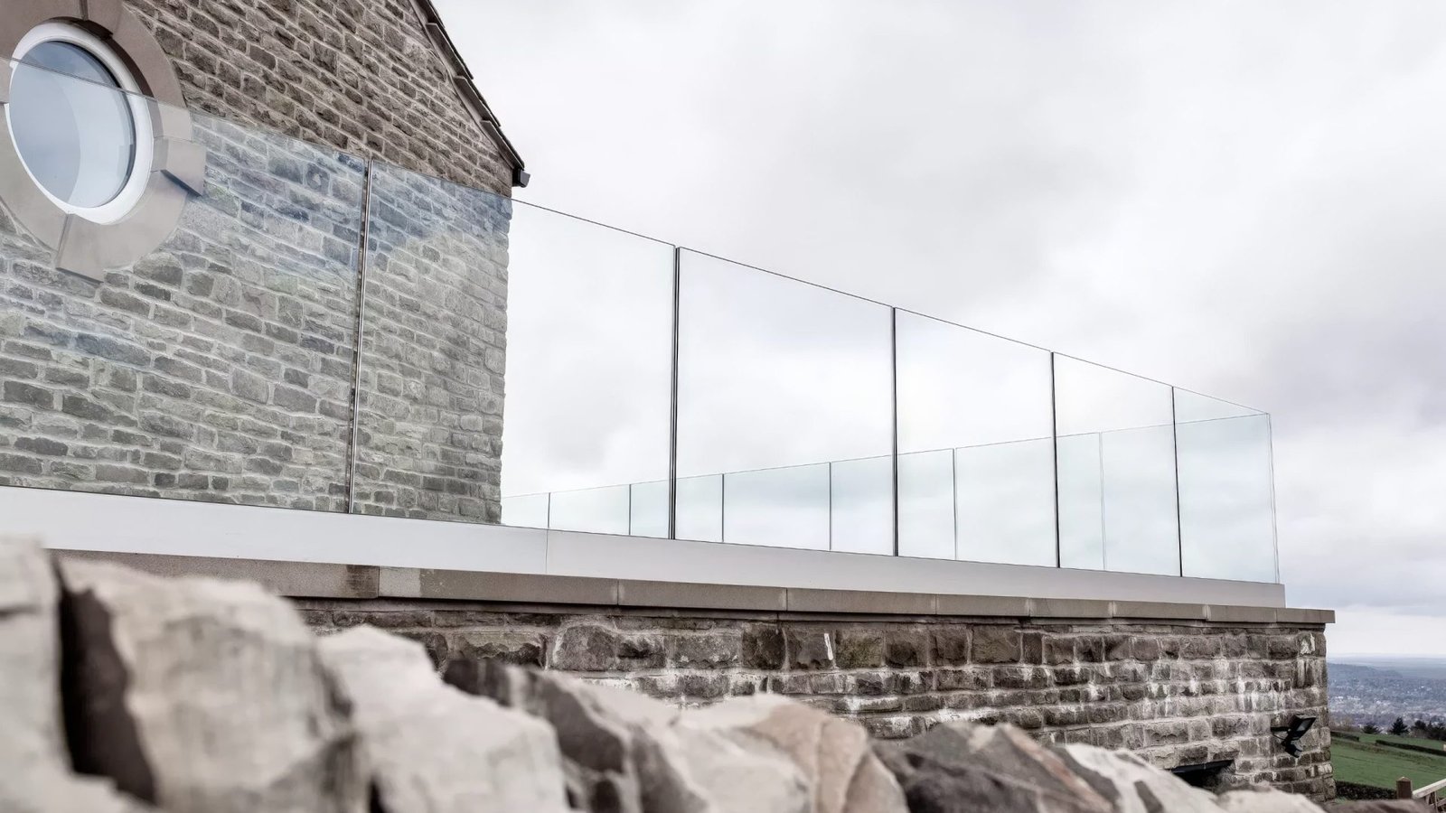 Fluid_Glass_Structural_Glazing_Balustrade_5